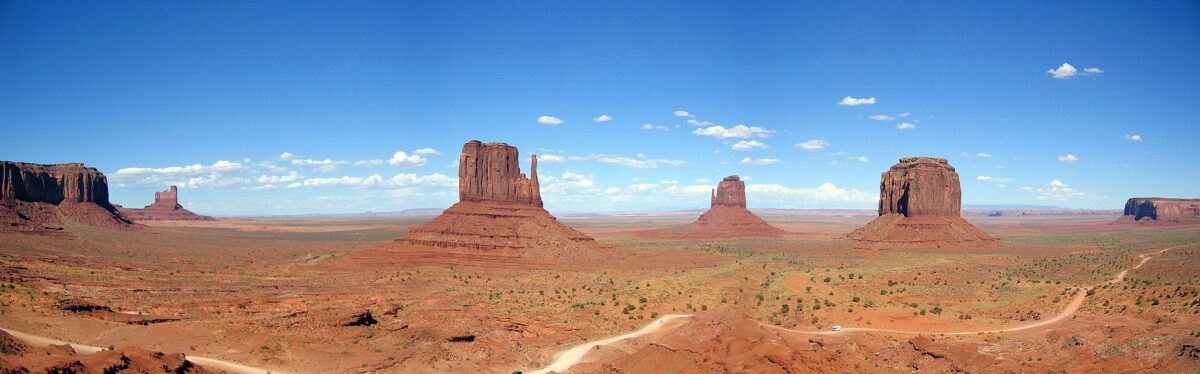 Monument Balley Pano